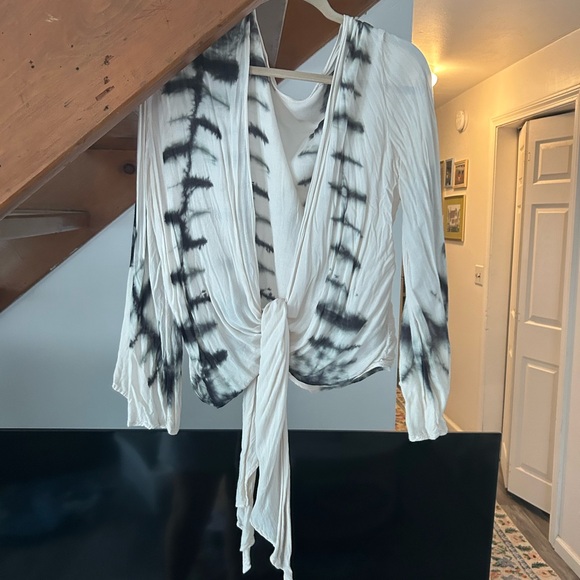 Young Fabulous & Broke White Gray Tie Front Blouse - Picture 3 of 4